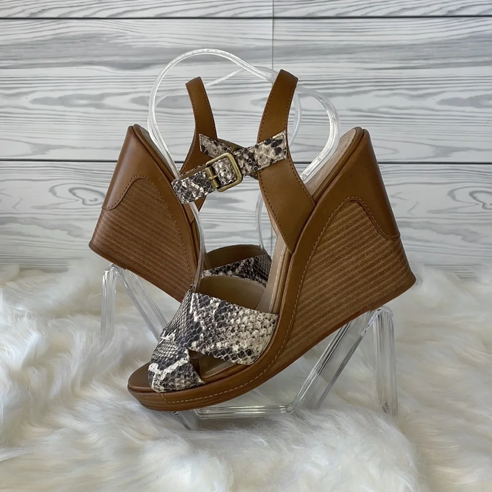 Johnston & Murphy Snake Embossed Wedge Sandals‎